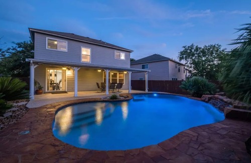 Heritage House | 4 BR Oasis pool house - BMT Lackland & SeaWorld