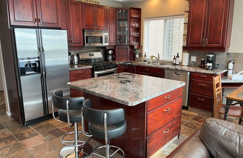 Okanagan-Similkameen House | 4 BR Skaha-Lakefront House-WINE COUNTRY - Sand Beach-Dock - NEW FALL PRICING