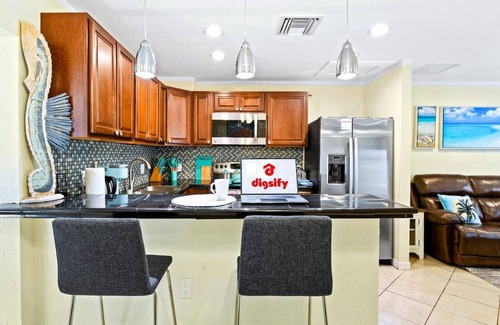 Palm Beach Gardens House | 4 BR | SLEEP 10 | PRIVATE GUEST SUITE | HEATED POOL | NEAR BEACHES, WATERPARK & PGA