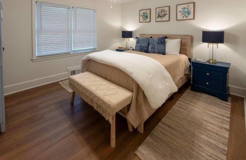 Athens House | 4 BR Sleeps 10 Near UGA & Downtown