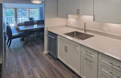 Vail Condo | 4-BR - Steps from Free Bus Stop - Great Value! Pet Friendly + Deck w/Grill On Gore Creek