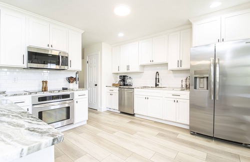 Conway House | 🌲☀️ 4 BR w 2 King Suites, 2nd living area, Game Room, Peaceful Views ☀️🌲
