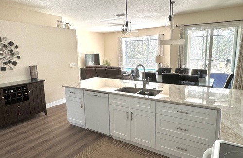 Sunset Lakes House | 4 BR W/Private Pool, Game Room & Wireless Internet