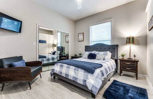 Lakewood Village House | 4-BR Waterfront | Pool, Kayak, Paddleboard & More
