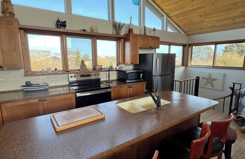 Ocean Beach House | 4 BR with bay views in Corneille Estates. Right next to Ocean Beach and quiet!