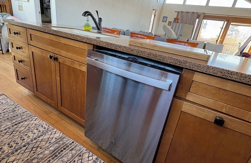 Ocean Beach House | 4 BR with bay views in Corneille Estates. Right next to Ocean Beach and quiet!