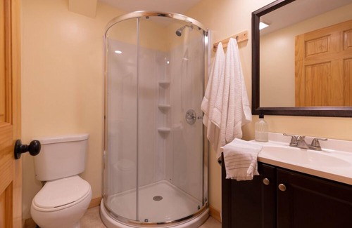 Oneida Cabin | #4 Cabin, cottages, fishing, Hunting, Trails, nature, creek, ponds, lakes