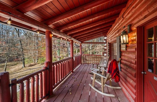 Knoxville Cabin | 4 Cabins, Hottubs, Sauna, 16 acres, UTK/Neyland, Smokies, sleeps 31, Fishing