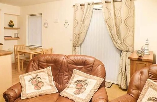 Burry Port Apartment | 4 CHANDLERS YARD, country holiday cottage in Burry Port