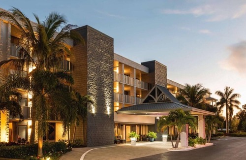 Gulf Gate Estates Hotel | 4 Charming Rooms w/Free Breakfast & Pool – Close to Siesta Beach