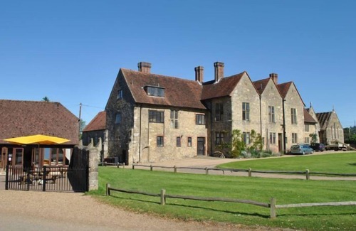 Midhurst House | 4 Chartwell Mews - a town house that sleeps 7 guests in 4 bedrooms
