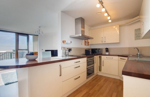 Praa Sands Apartment | 4 Clipper Cove - Two Bedroom Apartment, Sleeps 4