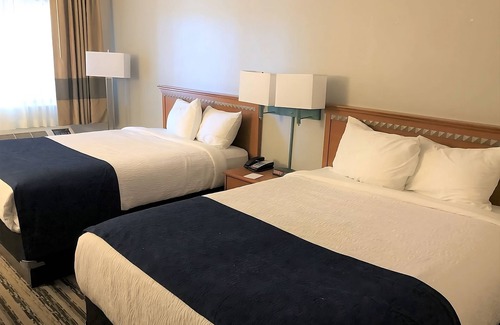 Window Rock Hotel | 4 Comfortable Units with Free Breakfast & Free Parking! W/Indoor Pool & Hot Tub