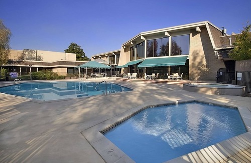 Redding House | 4 Comfortable Units! Outdoor Pool, Parking, Pets Allowed, Near Turtle Bay East!