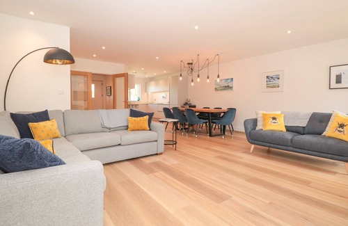 Bugford Cottage | 4 Court Terrace, Hillfield Village