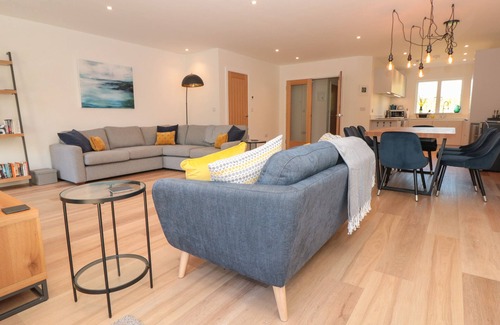 Bugford Cottage | 4 Court Terrace, Hillfield Village