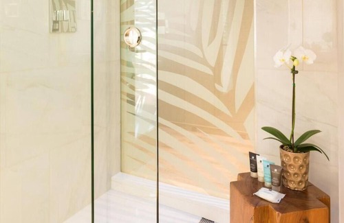 City Center Hotel | 4 Deluxe Double Rooms, Lennox Miami Beach, Chic Poolside, Boutique Service
