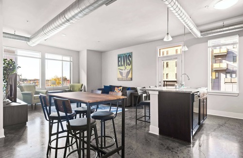 Mile Square Apartment | 4 Downtown combined units with free parking