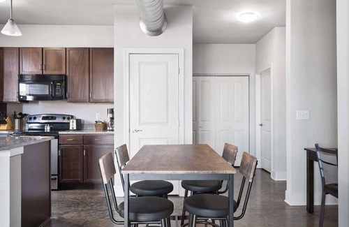 Mile Square Apartment | 4 Downtown combined units with free parking