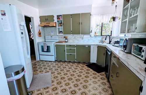 Mount Shasta House | 4 Elements House- Walk2Town.PetsOK.NOCleanFEE!