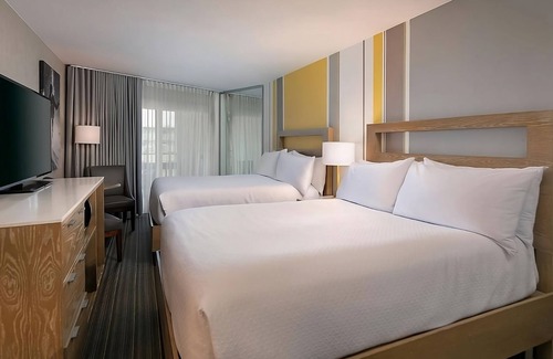 Mission Beach Hotel | 4 Family-friendly Units w/Private Patio! Steps to Pacific Beach! Onsite Pool!