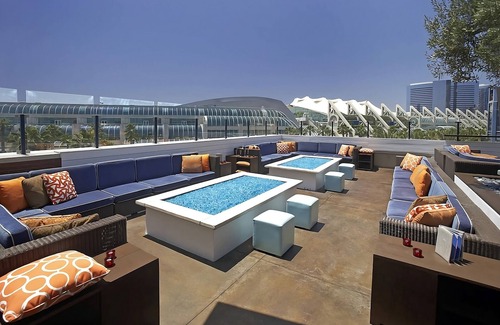 Gaslamp Quarter Hotel | 4 Family-friendly Units In the Heart of Downtown San Diego! Onsite Parking!