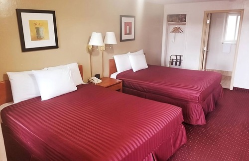 Williams House | 4 Family-Friendly Units, Free Breakfast & Parking, Williams Little League Park!