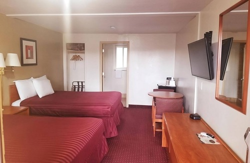 Williams House | 4 Family-Friendly Units, Free Breakfast & Parking, Williams Little League Park!