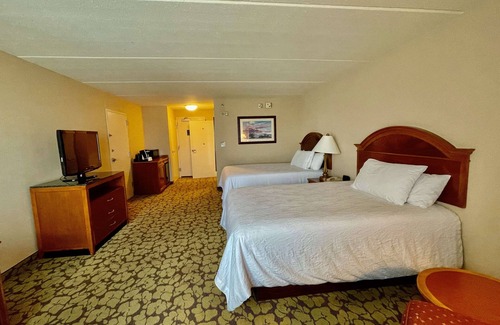 Chinatown Hotel | 4 Family-Friendly Units with Outdoor Pool, Free Breakfast and Near CityCentre