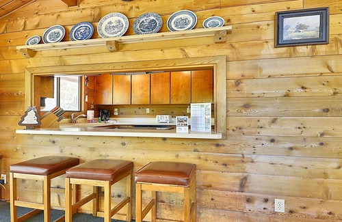 Sunriver House | 4 Flat Top-Sunriver, Oregon: Hot Tub, BBQ, WiFi, SHARC Aquatics, Tubing Hill, Mt. Bachelor, Golf, Deschutes River, Tennis, Bike Paths