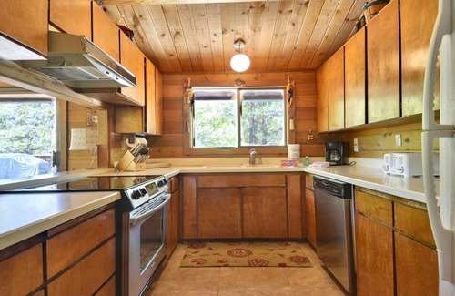 Sunriver House | 4 Flat Top-Sunriver, Oregon: Hot Tub, BBQ, WiFi, SHARC Aquatics, Tubing Hill, Mt. Bachelor, Golf, Deschutes River, Tennis, Bike Paths