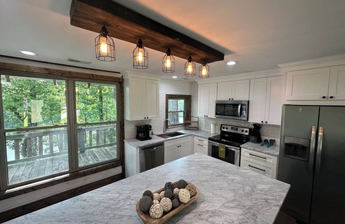 Crane Hill House | 4 Free Kayaks -Year Round Deep Water by Trident Marina