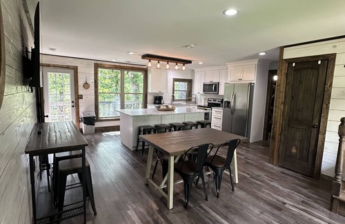 Crane Hill House | 4 Free Kayaks -Year Round Deep Water by Trident Marina