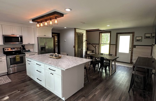 Crane Hill House | 4 Free Kayaks -Year Round Deep Water by Trident Marina