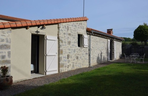 Mortagne-sur-Sevre House | 4* gîte 15 minutes from Puy du Fou with heated swimming pool