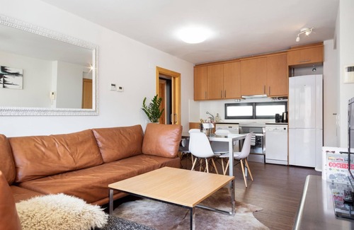 Sant Gervasi Apartment | 4-guest apt. in Sant Gervasi w/terrace & balcony