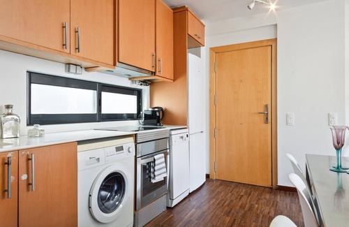 Sant Gervasi Apartment | 4-guest apt. in Sant Gervasi w/terrace & balcony