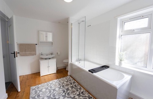 Llanybydder Cottage | 4 Guests - Pet Friendly - Fireplace - Parking