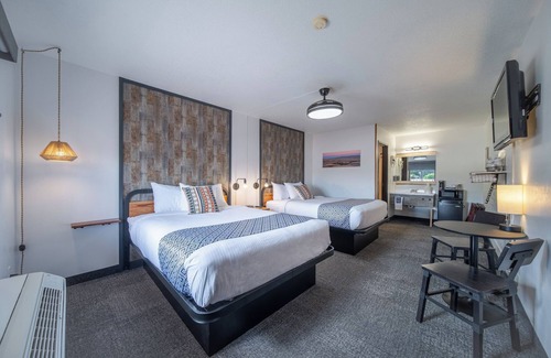 Pinnacles Entrance Badlands Hotel | 4-Hansen Inn & Cabins, Room, Double Queen, Ground Floor, Dog Friendly, No Smoking