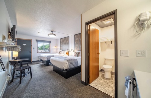 Pinnacles Entrance Badlands Hotel | 4-Hansen Inn & Cabins, Room, Double Queen, Ground Floor, Dog Friendly, No Smoking