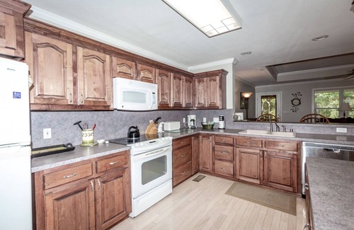 Hot Springs Village House | 4 Hendaye Way - HDTV, WIFI. A very nicely furnished 3 BATH home on Ponce De Leon