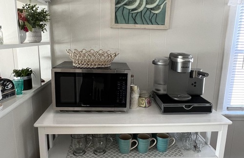 Surf City House | 4 Houses to THE BEACH! Completely renovated Duplex -2nd Floor. WALK TO ALL!