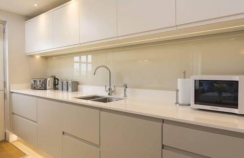 Bugford Cottage | 4 KEEPER'S COTTAGE, HILLFIELD VILLAGE, family friendly in Dartmouth