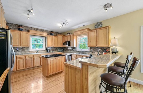 Weaverville Apartment | 4 King Bedroom Private Mountain Home Leaf Lookers