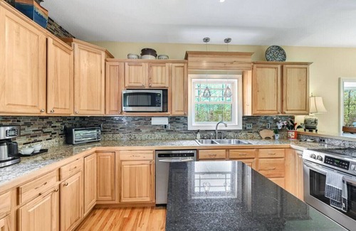 Weaverville Apartment | 4 King Bedroom Private Mountain Home Leaf Lookers