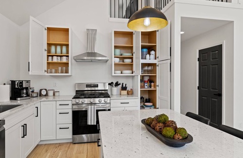 Black Mountain House | 4 King Luxury MTN Home | 3 min Downtown Black MTN | 17 min to Asheville