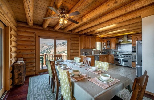 Three Rivers Cabin | 4 Kings Log Cabin 150 Acres Spectacular Views