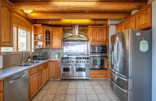Three Rivers Cabin | 4 Kings Log Cabin 150 Acres Spectacular Views