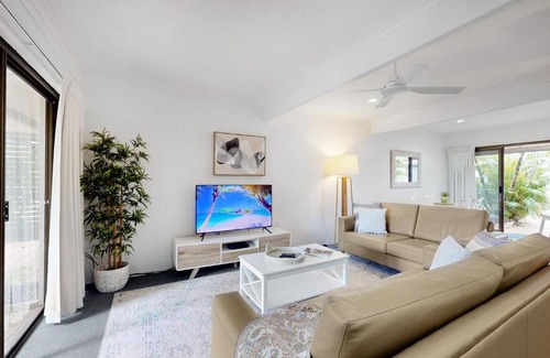 Noosaville Villa | 4 Kurrambah at Noosa Sound