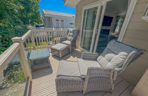 Saxmundham Cottage | 4 Lakeside (6) - sleeps 6 guests in 3 bedrooms